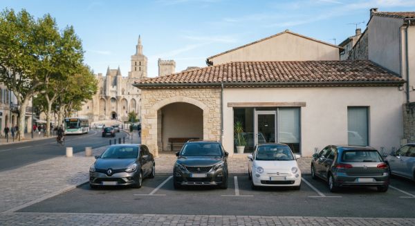 Top astuces pour réussir votre location de voiture à Avignon